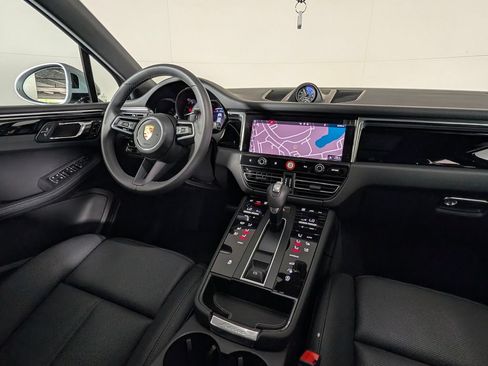 Certified 2026 Porsche Macan AWD/4WD image 22