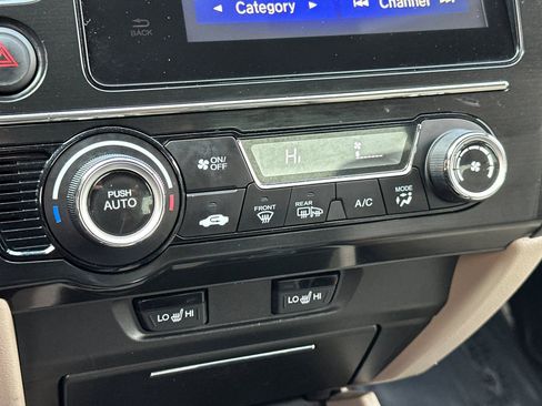 Used 2014 Honda Civic 4dr Sdn L4 CVT w/Leather image 18