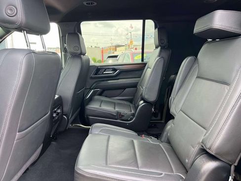 Used 2025 GMC Yukon XL Denali AWD/4WD image 12