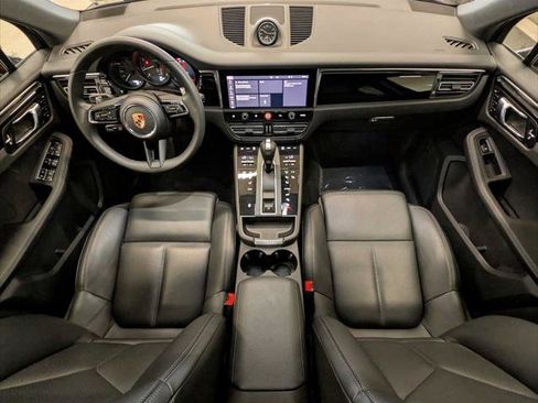 Used 2025 Porsche Macan AWD/4WD image 21
