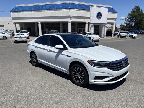 Used 2019 Volkswagen Jetta SEL FWD image 2