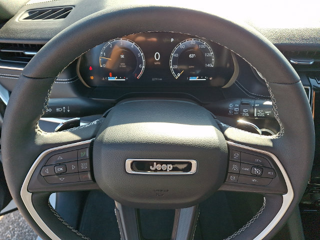 Used 2023 Jeep Grand Cherokee L Laredo AWD/4WD image 4