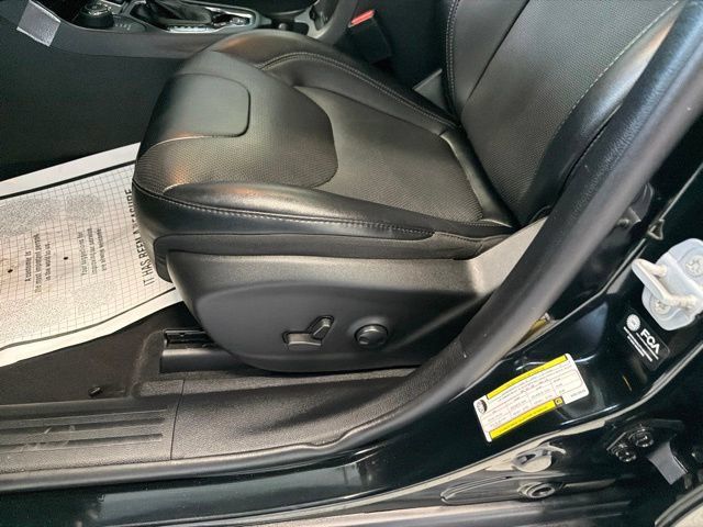 Used 2022 Jeep Cherokee Limited AWD/4WD image 13