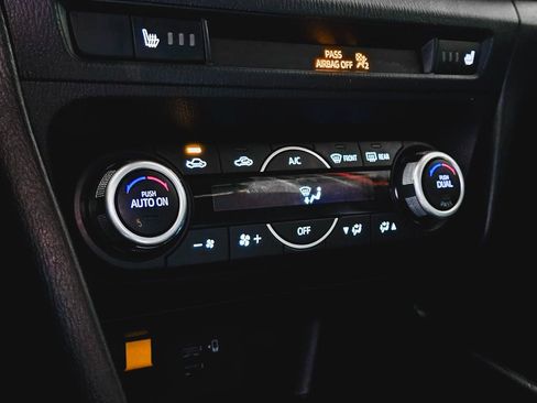 Used 2018 MAZDA MAZDA3 Touring FWD image 27