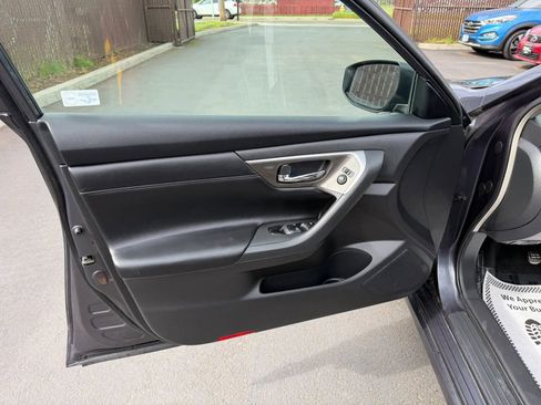 Used 2013 Nissan Altima 2.5 SL FWD image 9