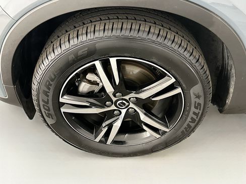 Used 2023 Volvo XC40 B5 Plus AWD/4WD image 11