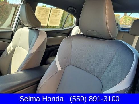 Used 2025 Toyota Camry SE image 12