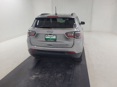 Used 2022 Jeep Compass Latitude FWD image 7