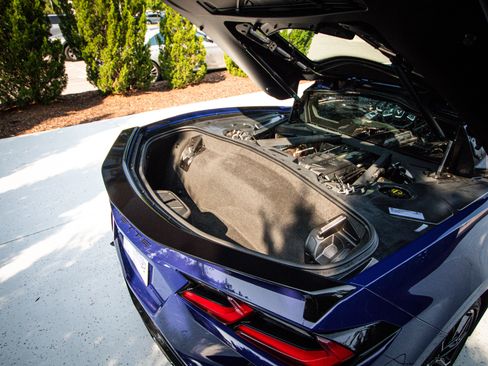 Used 2025 Chevrolet Corvette Stingray Coupe w/ Body-Colour Dual Roof Package RWD image 31