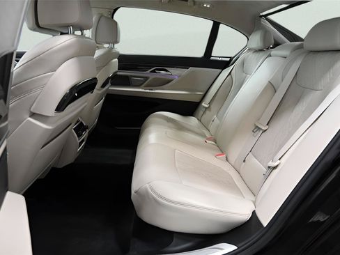 Used 2016 BMW 750i xDrive AWD/4WD image 14
