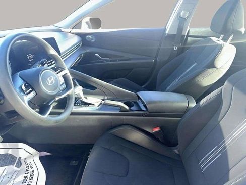 Used 2024 Hyundai Elantra SEL image 5
