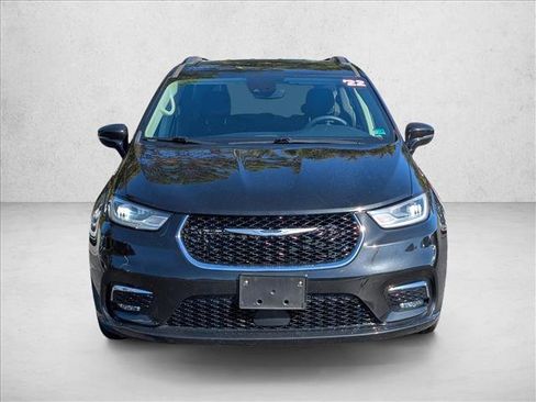 Used 2022 Chrysler Pacifica Touring-L image 2