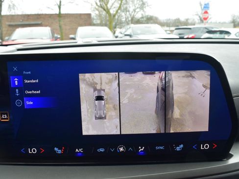 Used 2024 Chevrolet Traverse LT w/ Trailering Package FWD image 31