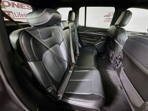 Used 2022 Jeep Grand Cherokee Overland image 33