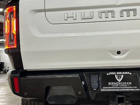 Used 2025 GMC Hummer EV 2X w/ LPO, Dark Essentials Package AWD/4WD image 17