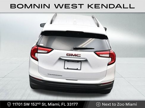 Used 2023 GMC Terrain SLE w/ Driver Convenience Package image 16