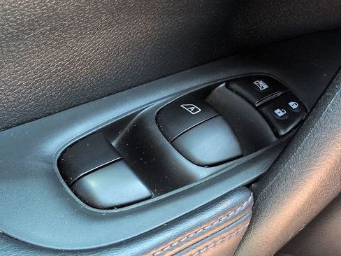 Used 2020 Nissan Rogue S FWD image 28