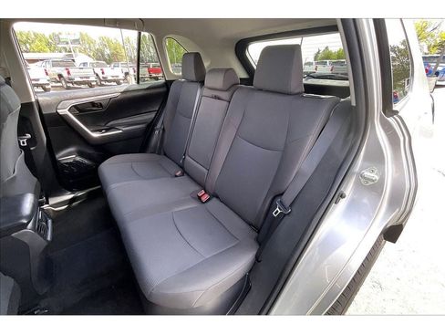 Used 2021 Toyota RAV4 LE AWD/4WD image 27