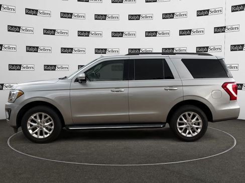 Used 2021 Ford Expedition XLT RWD image 3