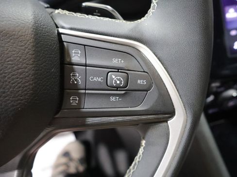 Used 2024 Jeep Grand Cherokee L Altitude AWD/4WD image 34