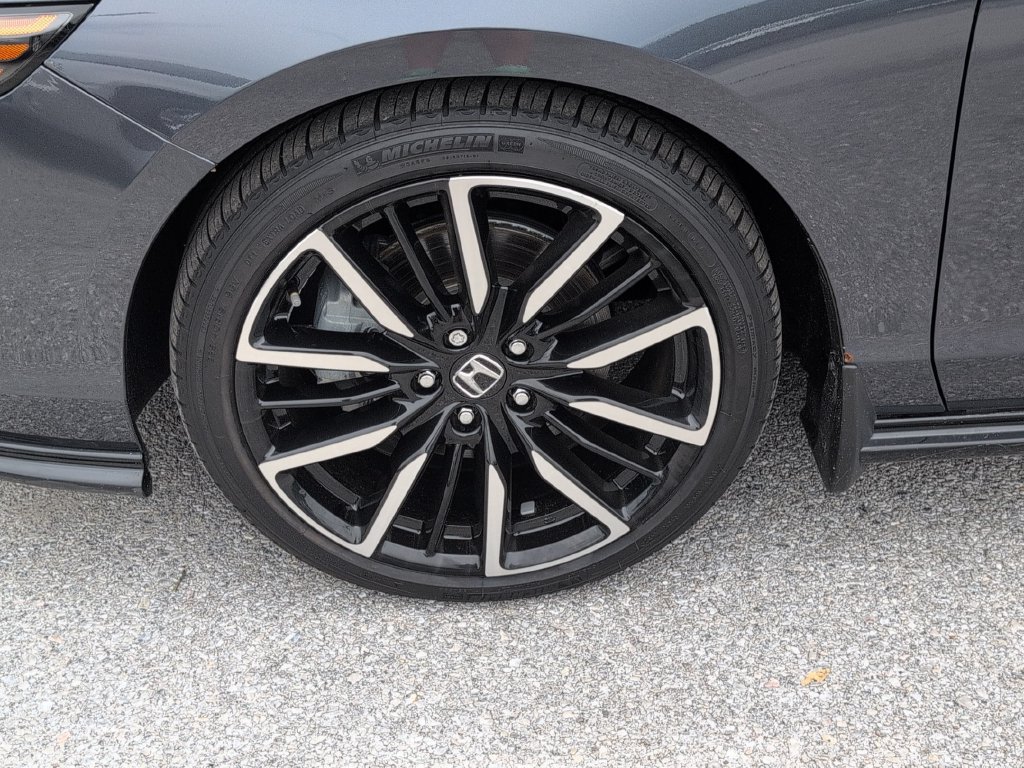 Used 2023 Honda Accord Touring image 9