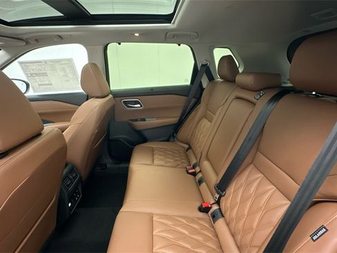 New 2026 Nissan Rogue Platinum w/ Platinum Premium Package image 10