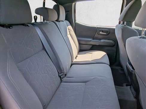 Used 2019 Toyota Tacoma TRD Sport RWD image 18