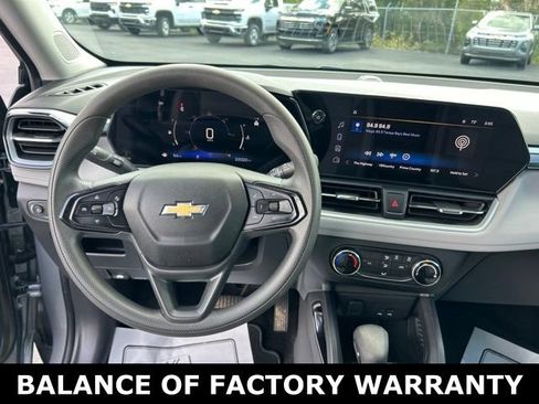Used 2024 Chevrolet TrailBlazer LS w/ LS Convenience Package FWD image 17