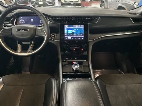 Used 2023 Jeep Grand Cherokee Altitude AWD/4WD image 16