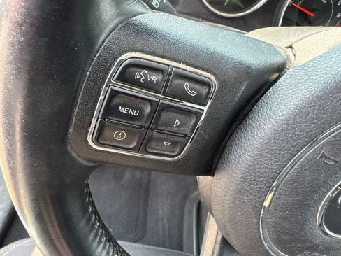 Used 2017 Jeep Wrangler Unlimited Sahara w/ Connectivity Group AWD/4WD image 11