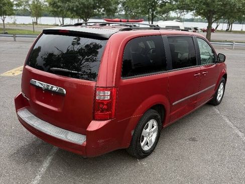 Used 2008 Dodge Grand Caravan SXT w/ Entertainment Group 2 FWD image 7