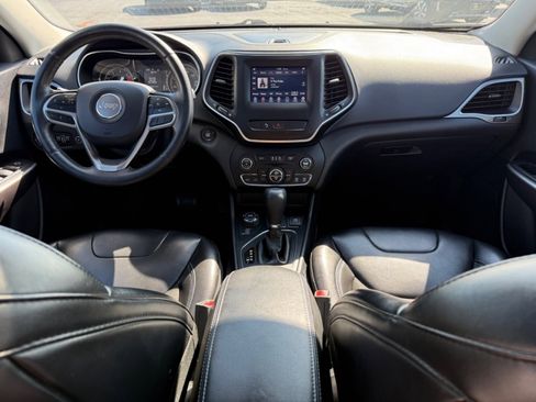 Used 2019 Jeep Cherokee Latitude Plus w/ Comfort/Convenience Group image 20