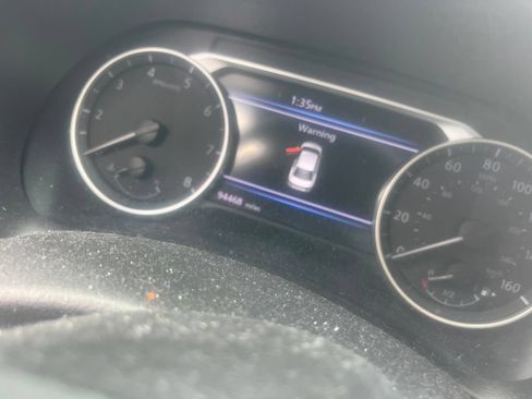 Used 2020 Nissan Sentra SR w/ Electronics Package FWD image 5