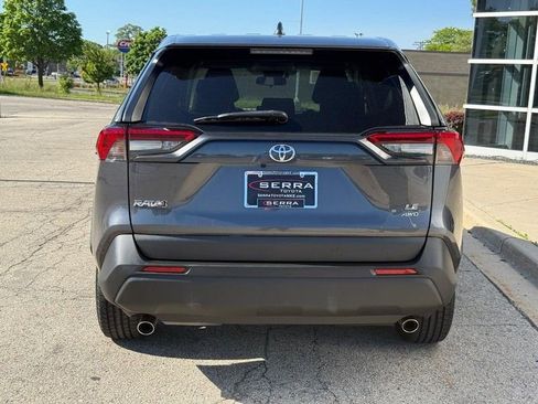 Used 2022 Toyota RAV4 LE AWD/4WD image 4