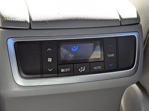 Used 2019 Toyota Highlander XLE FWD image 29