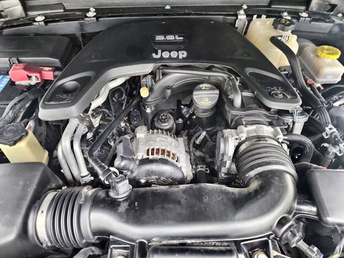 Used 2018 Jeep Wrangler Unlimited Rubicon AWD/4WD image 37