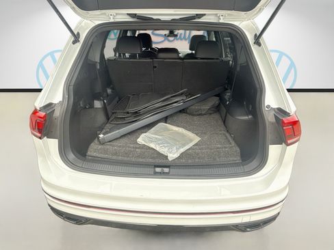 Certified 2023 Volkswagen Tiguan SE R-Line FWD image 26