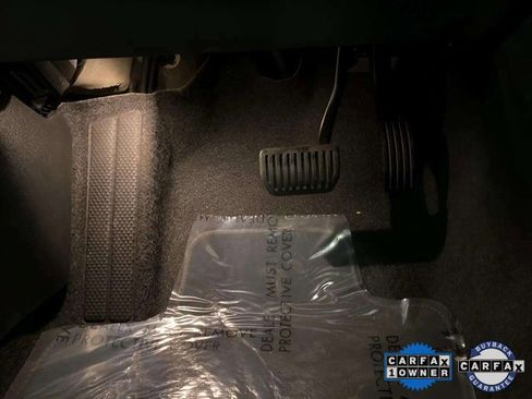 Used 2025 Volvo XC40 B5 Plus image 35