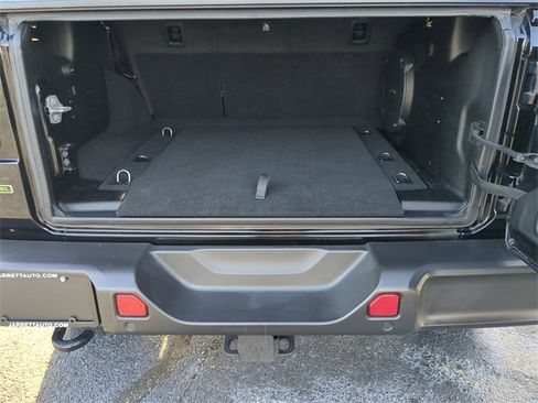 Used 2020 Jeep Wrangler Unlimited Sahara image 12