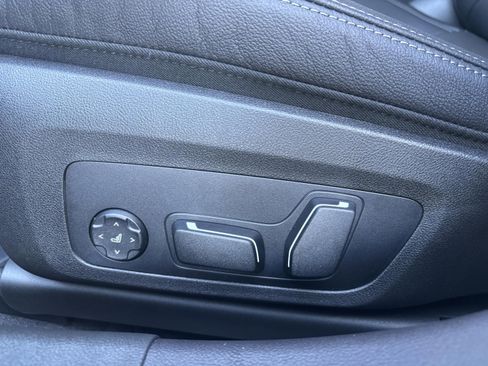 Used 2026 BMW 330i Sedan w/ Premium Package image 19