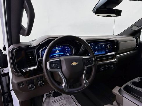 Used 2023 Chevrolet Silverado 1500 LT RWD image 9