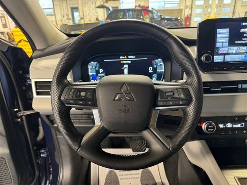 Used 2023 Mitsubishi Outlander SEL image 15