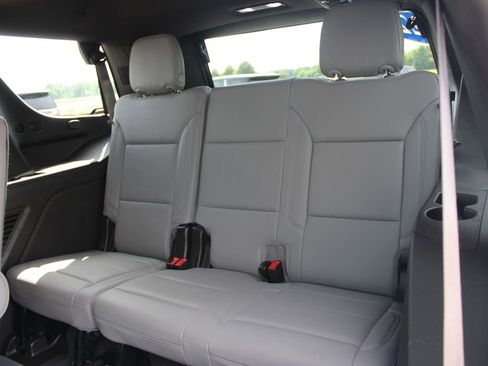 Used 2022 Chevrolet Tahoe LT w/ Luxury Package RWD image 32