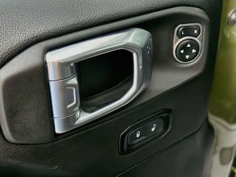 Used 2021 Jeep Wrangler Unlimited Sahara AWD/4WD image 18