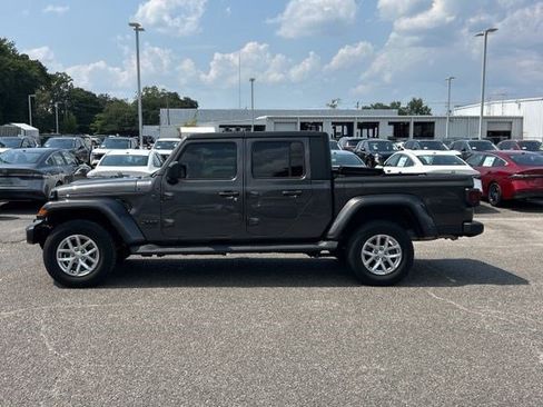 Used 2023 Jeep Gladiator Sport AWD/4WD image 4