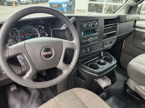 Used 2017 GMC Savana 3500 Extended image 27