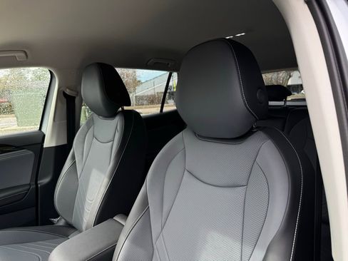 New 2025 Volkswagen Tiguan SE image 20