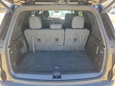 Used 2024 Chevrolet Traverse LT image 12
