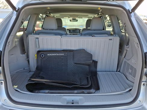 Used 2018 Toyota Highlander XLE image 29