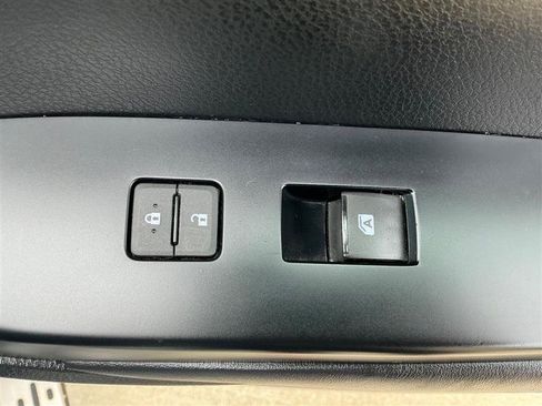 Used 2015 Toyota Highlander XLE image 36